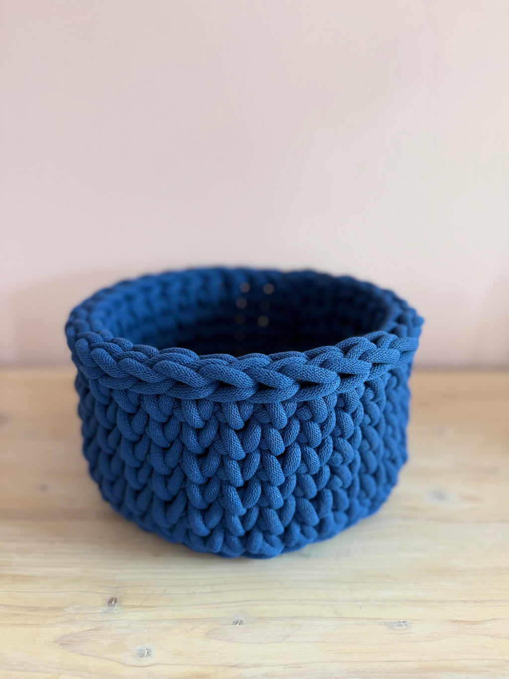 Häkelkorb „Küstenschatz tiefseeblau“