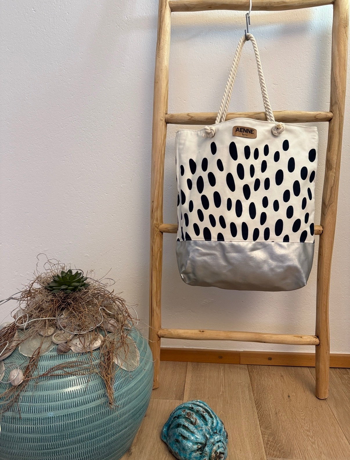 Strand-und Alltagstasche „SABINE“ aus Canvas und veganem Leder
