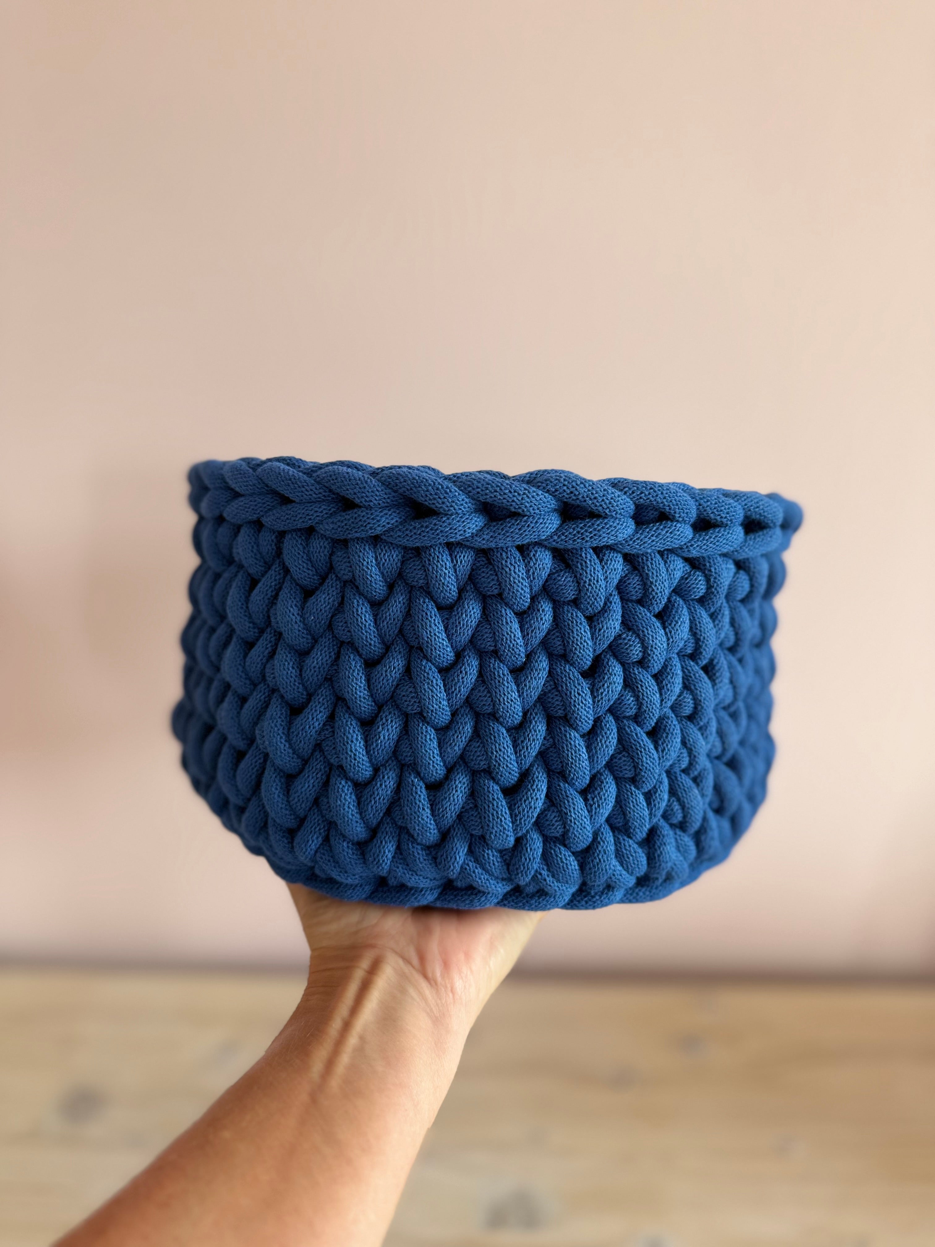 Häkelkorb „Küstenschatz tiefseeblau“