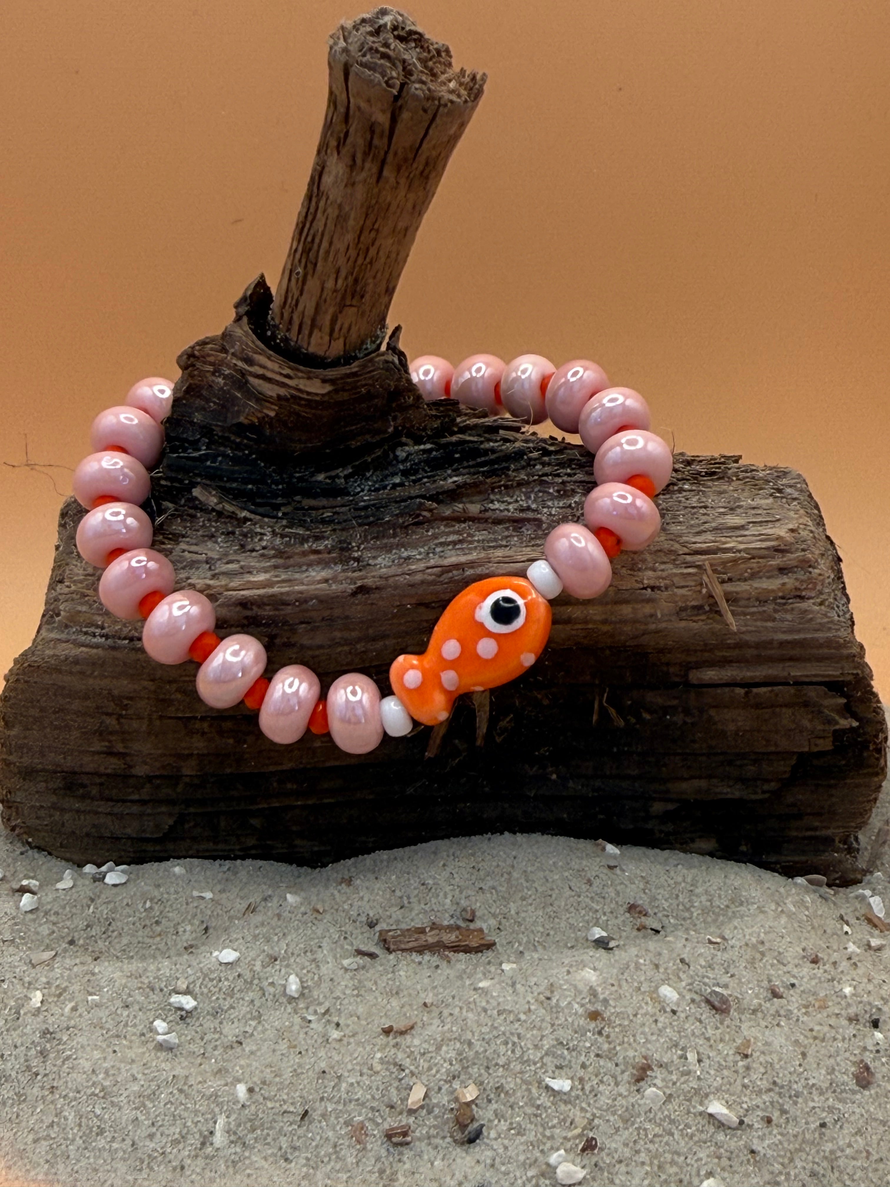 „Little orange Fish“ Perlenarmband – Ein kleiner Glücksbringer für den Sommer