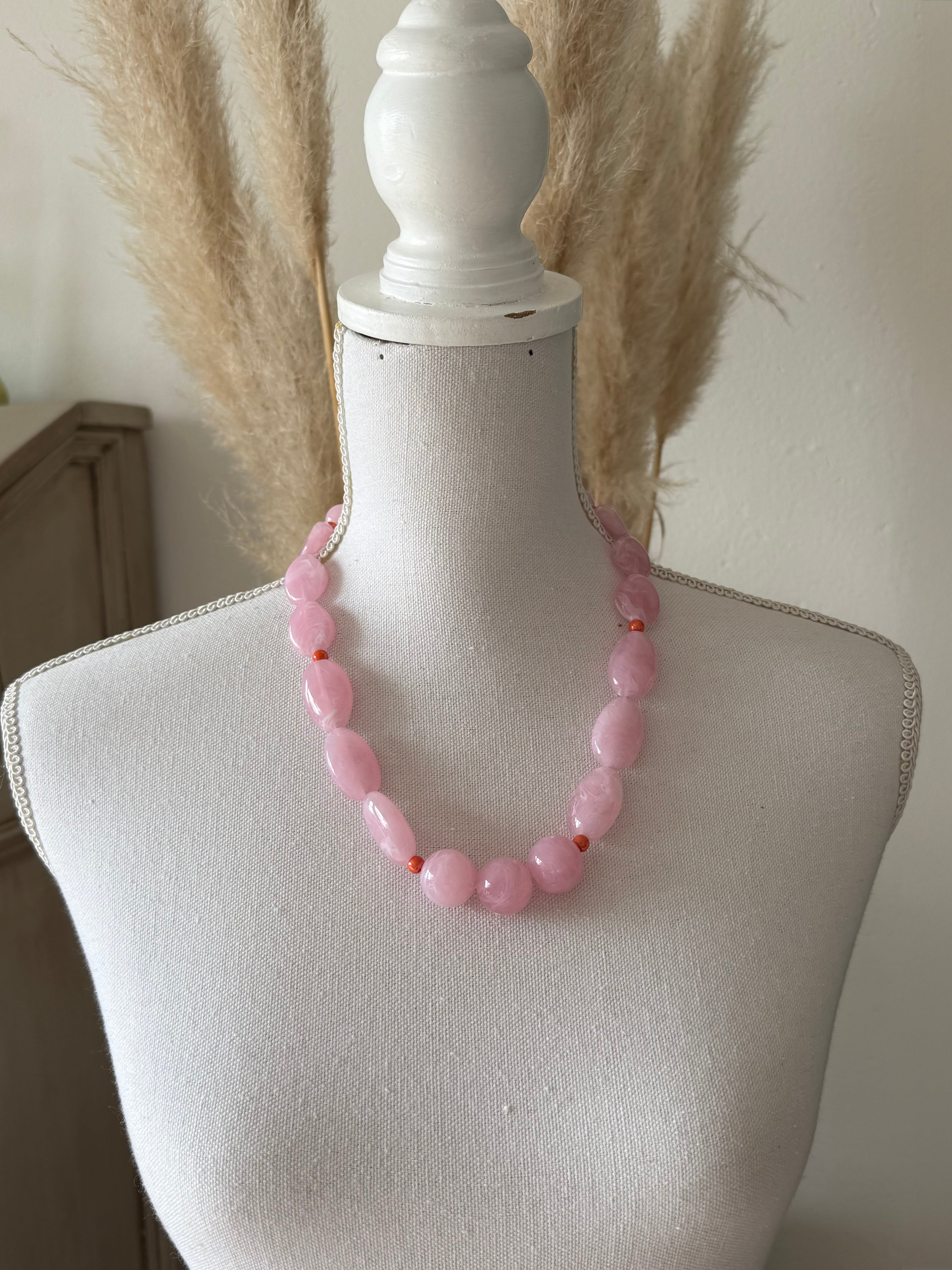 "Summer Glow in Rosé & Coral" - Statement Kette