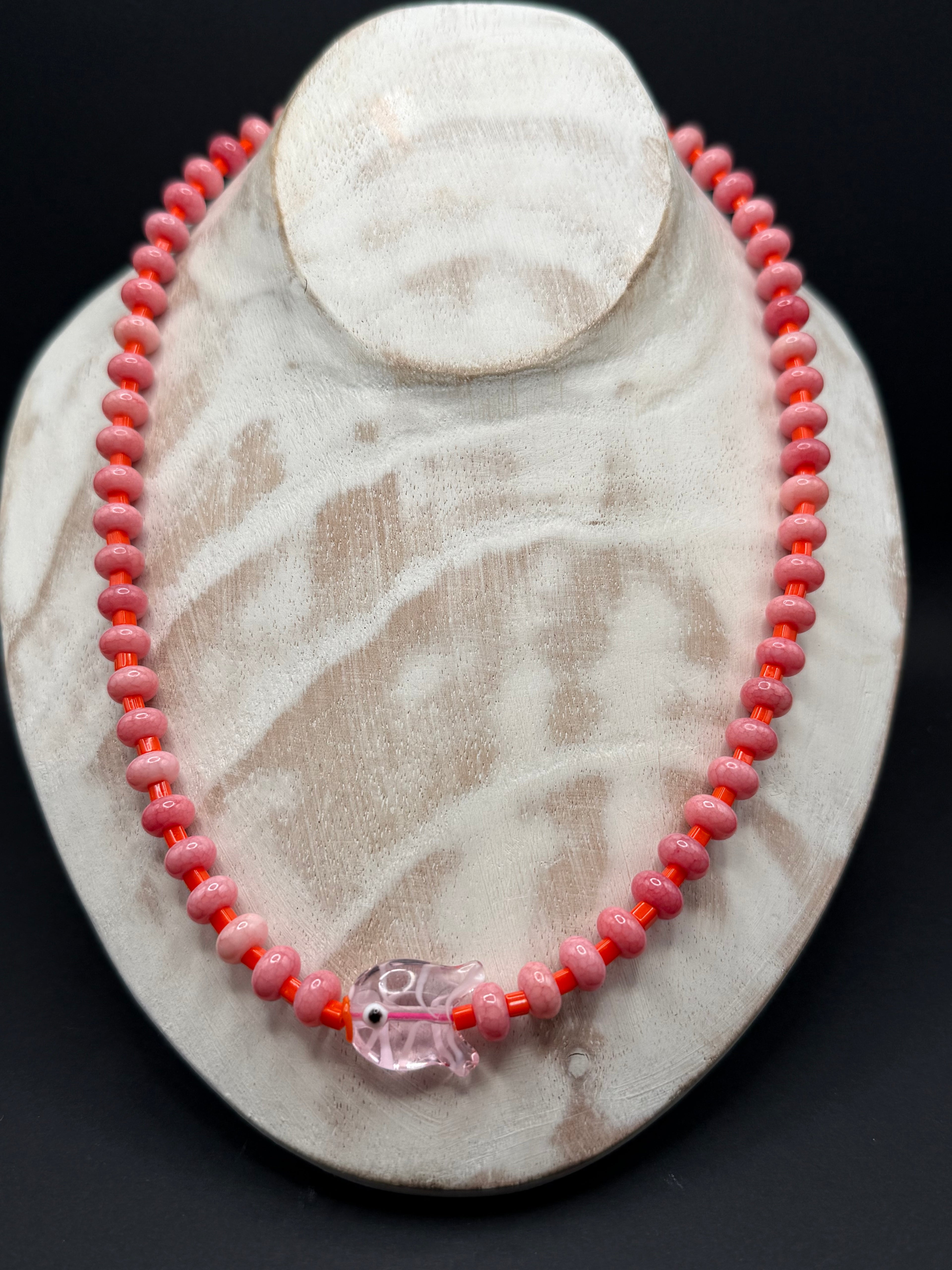 „Glücks-Fisch" – Rosa-Orangene Perlenkette