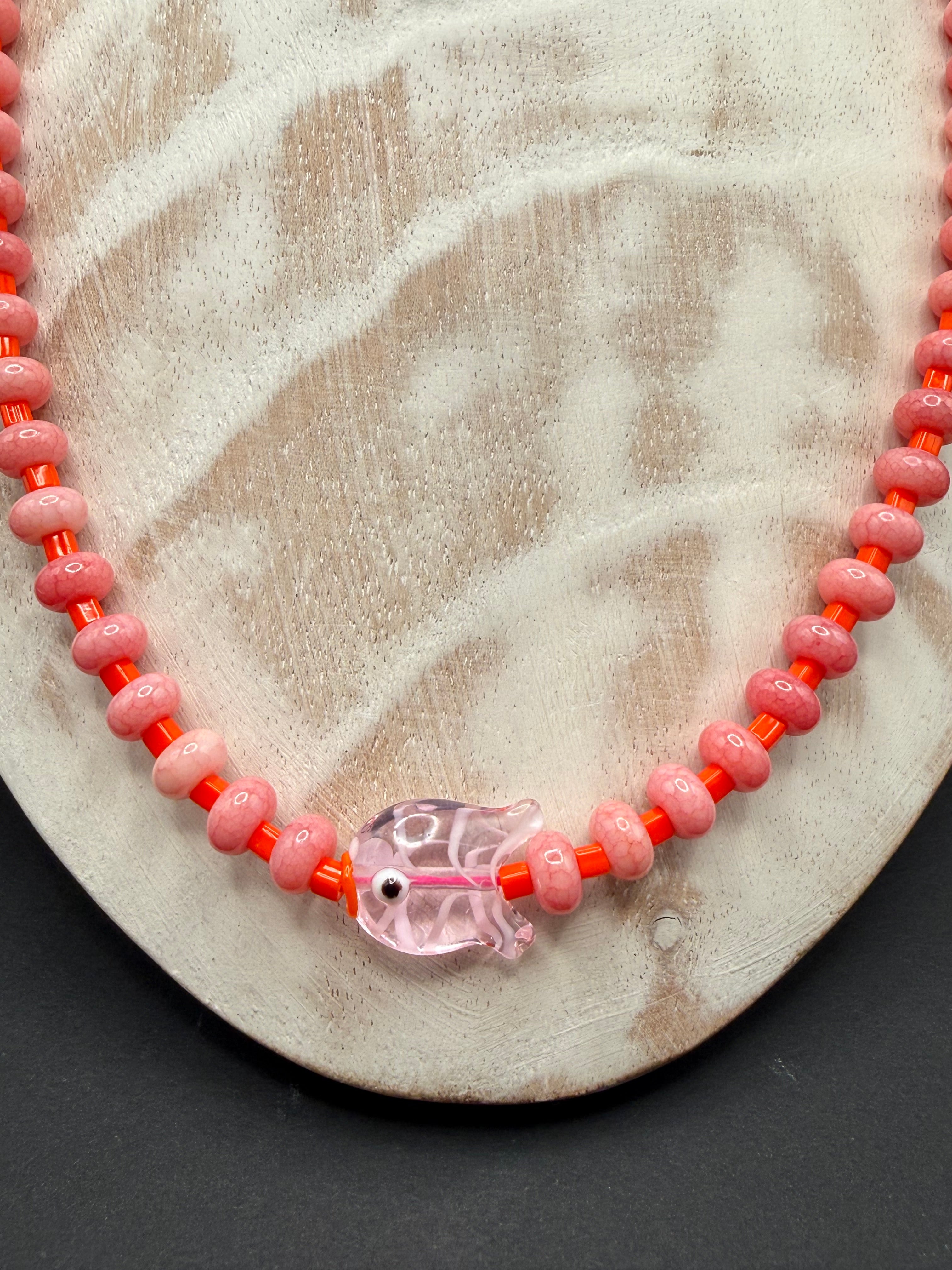 „Glücks-Fisch" – Rosa-Orangene Perlenkette
