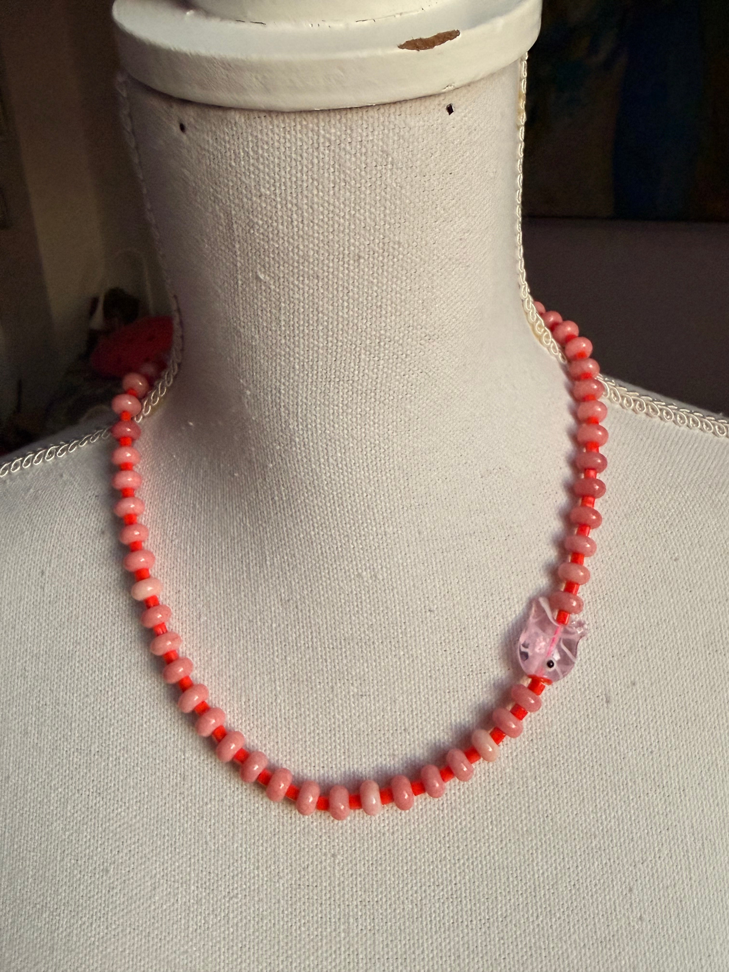 „Glücks-Fisch" – Rosa-Orangene Perlenkette