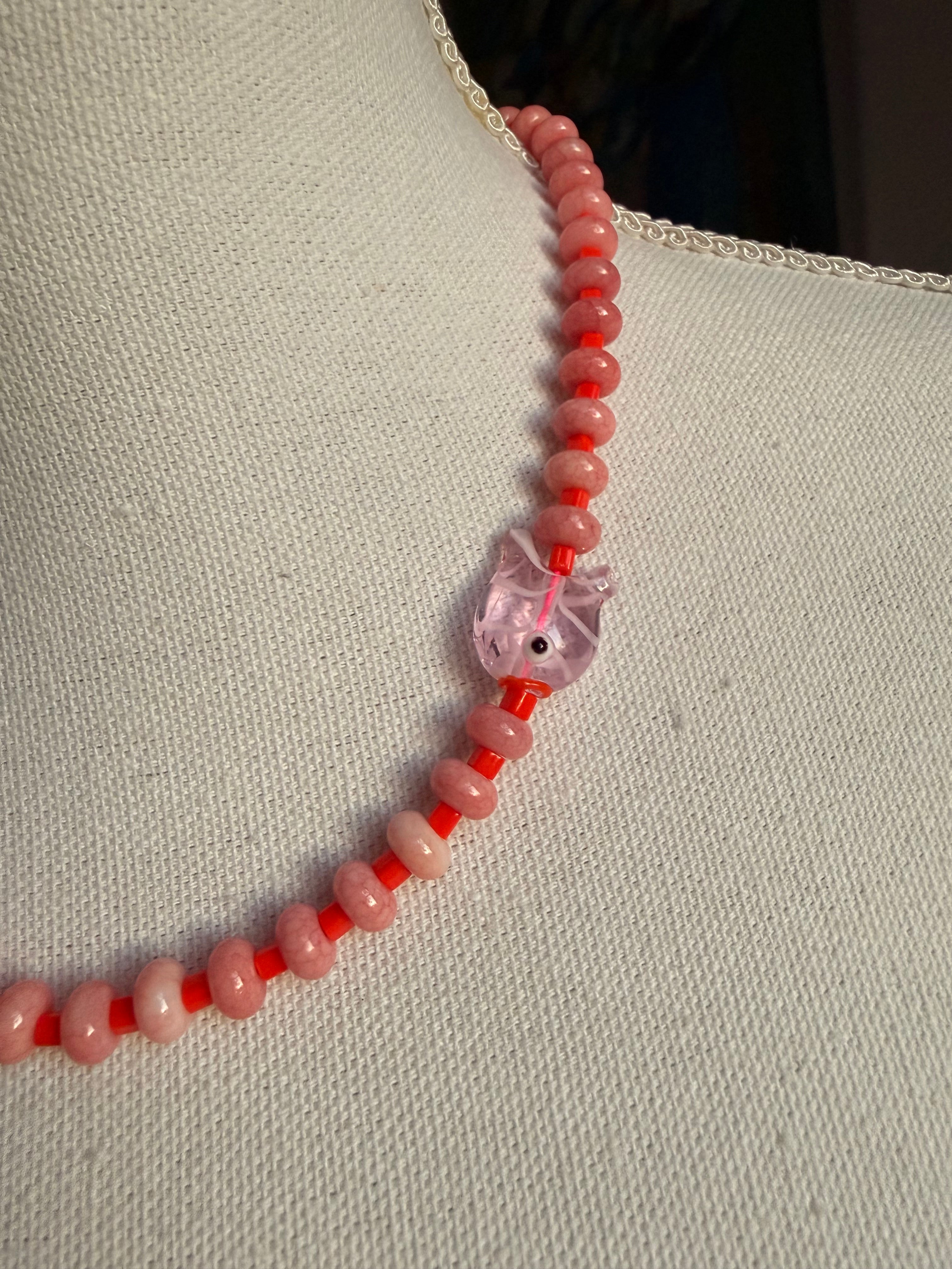 „Glücks-Fisch" – Rosa-Orangene Perlenkette