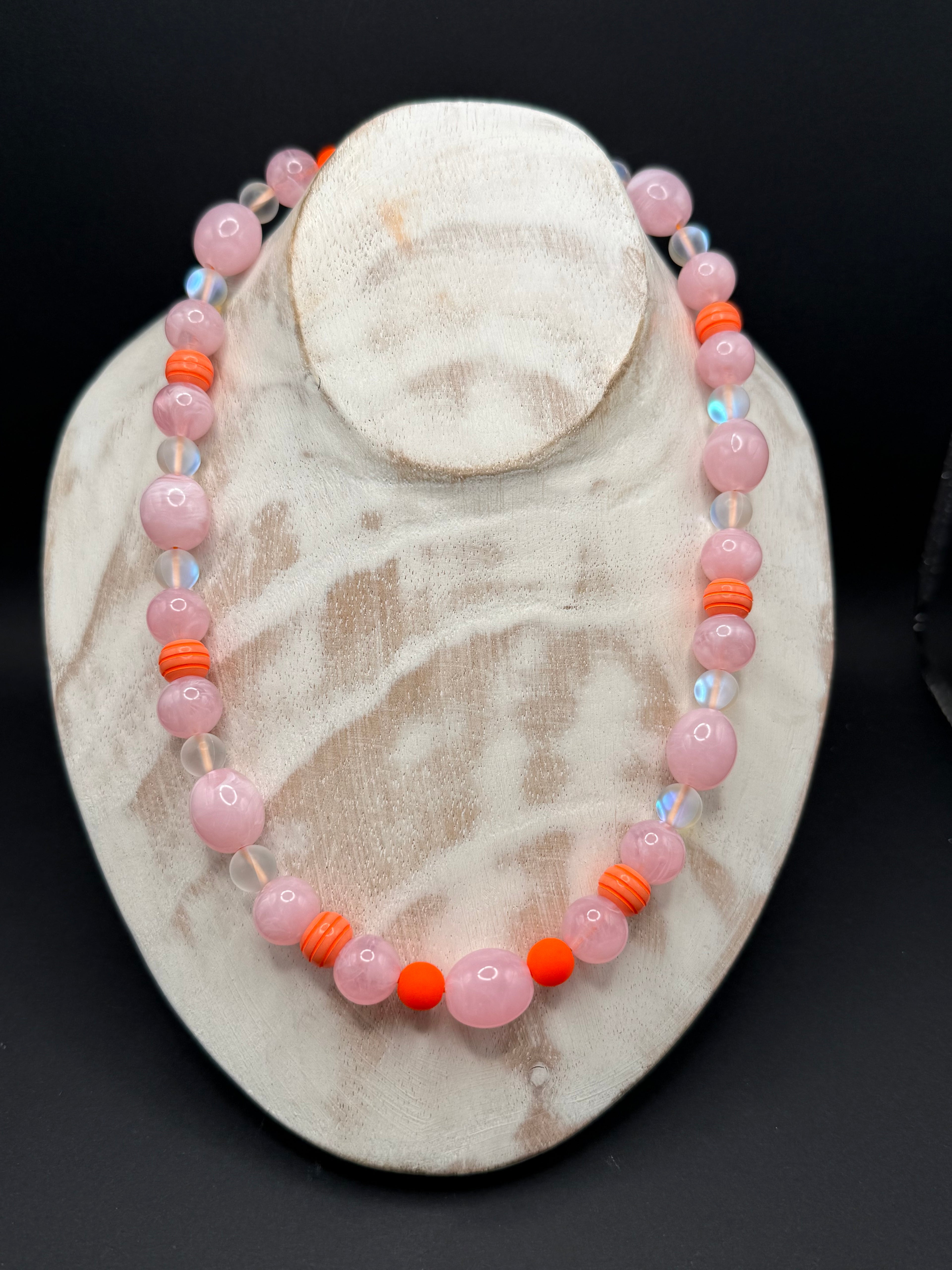 " Deich-Diva" – Rosa - Neonorange Perlenkette
