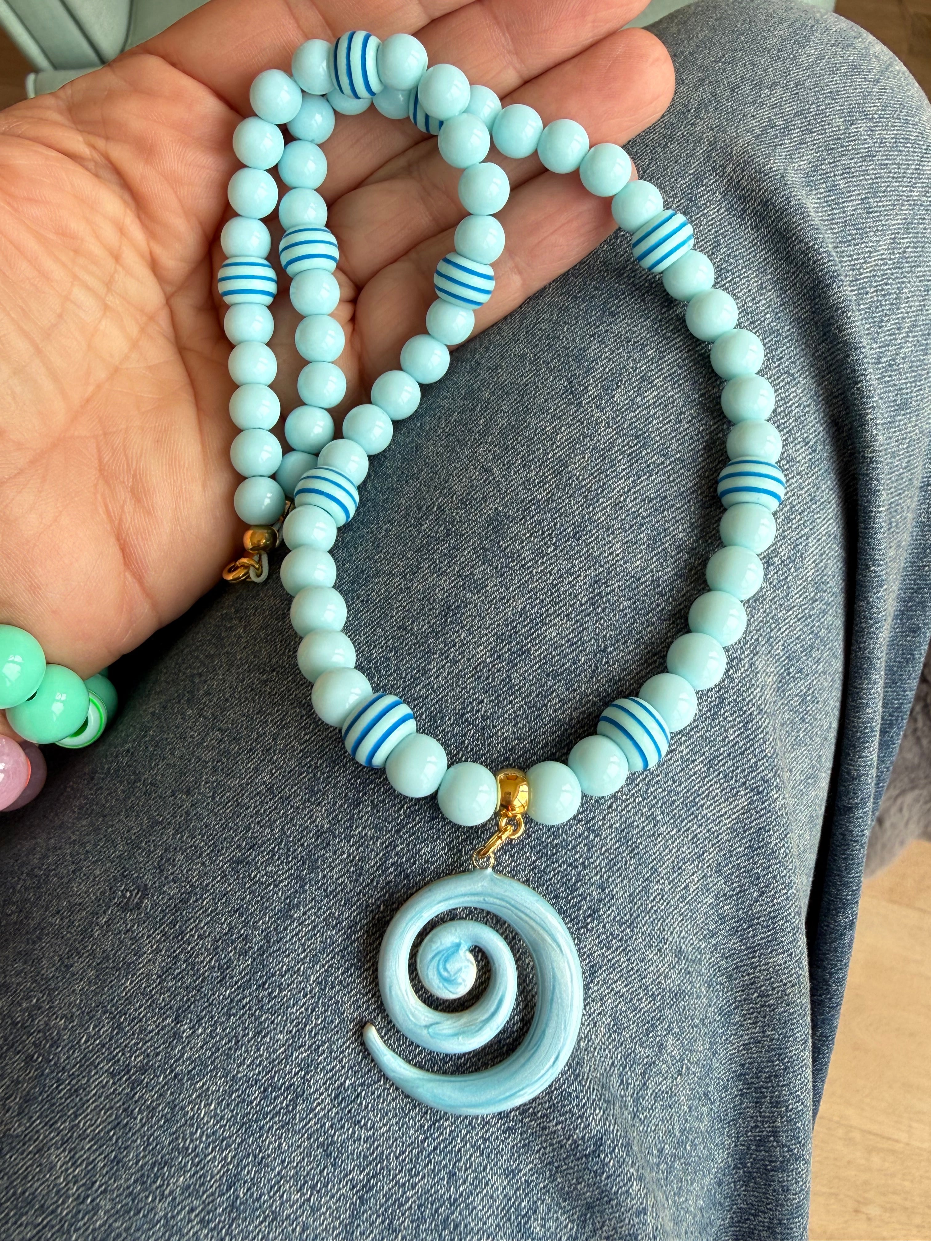 " Meereswirbel" – Hellblaue Perlenkette