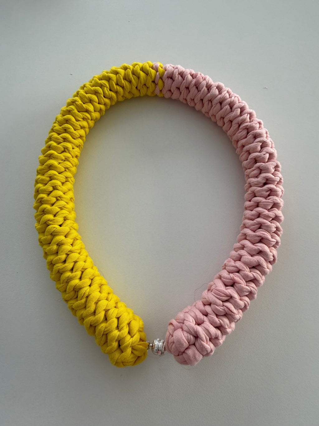„Zuckerwattentau“ – Bändchengarn - Halskette